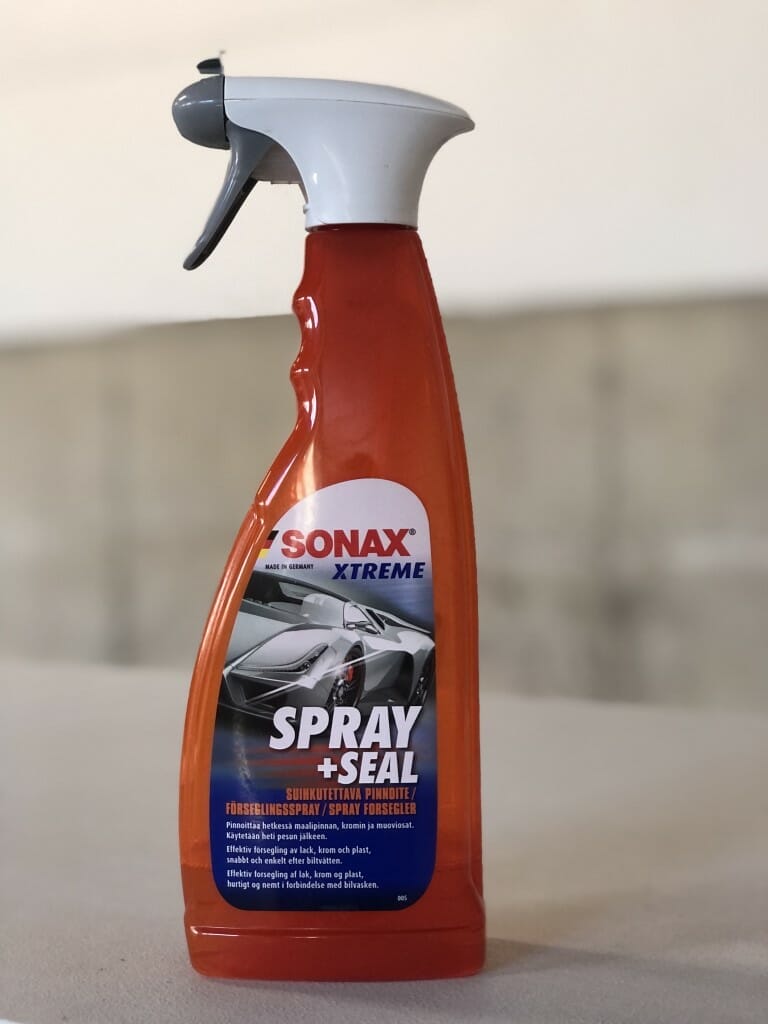 Sonax spray and seal på bord