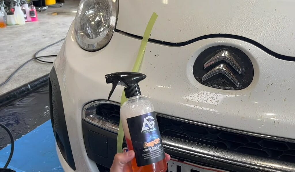 Auto Glanz Bug Off fjerner også effektivt insekter Auto Glanz Bug Off fjerner også effektivt insekter