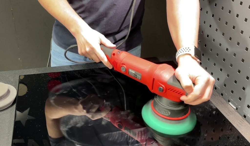 Test af polermaskiner på testbænk Test af polermaskiner på testbænk