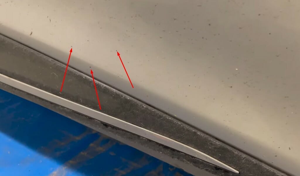 Asfaltpletter på bilen